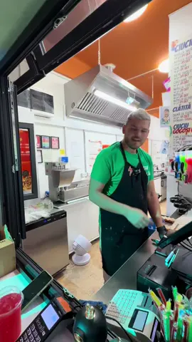 ☀️🍹 Doamne, ce vară nebună! 🤣 Nu mă… ne mai vedem până duminică la Căsuța Reveneală, după care gașca intră în concediu o săptămână ❤️ 👉 Dar nu vă panicați, că pe 8 septembrie revenim în forță 💥: 🍩 Căsuța Reveneală → deschisă în fiecare seară 🛍️ Magazinul Reveneală → deschis zilnic 📍 Ne găsiți în Eforie Sud, Bulevardul Republicii 31 sau online pe www.razvanbotezatu.ro #daticureveneala 💛