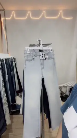FLASH SALE! Celana Jeans Wanita mulai dari size 27. Checkout dan payment sekarang!
