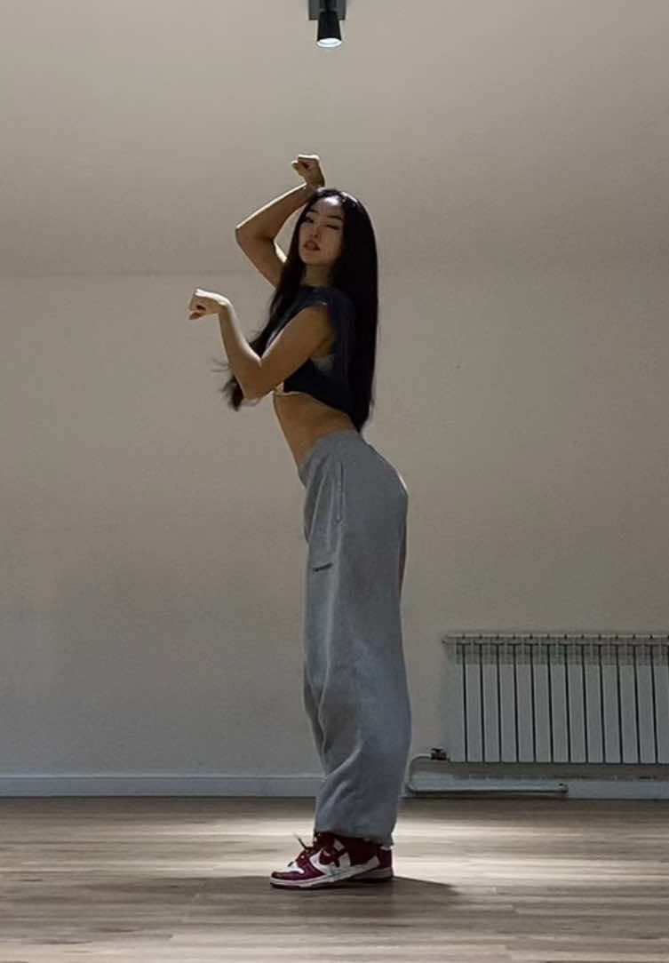 ig: zhurtiik #katseye #gap #milkshake #dance #viral @KATSEYE @Robbie Blue @Gap  