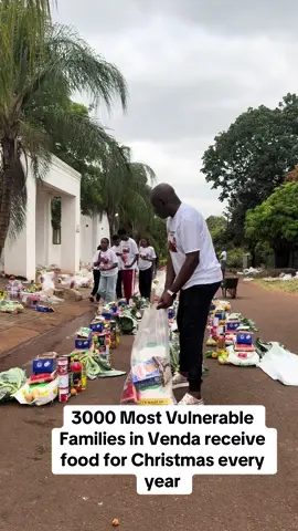 Dr Collen Mashawawa and family distributes food packages to 3000 most vulnerable families in Venda for Christmas every year! #collenmashawanafoundation #collenmashawana #christmas #venda #vendatiktok 