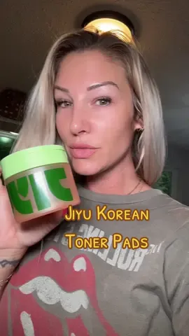 ✨ Transform your skincare routine with Jiyu Korean Toner Pads – the secret to glass skin! 🍃 Packed with hydrating, brightening, and pore-tightening ingredients, these pads gently exfoliate while leaving your skin smooth, glowing, and refreshed. Perfect for acne-prone skin, oily skin, or anyone wanting that K-beauty glow! 🌸 #JiyuTonerPads #KoreanSkincare #GlassSkinRoutine #HydratingSkincare #exfoliatingpads 