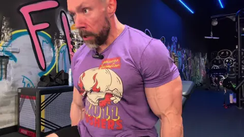 Ever done 21’s on seated dumbbell laterals? Bet you never did the Kessel Run in less than 12 parsecs either. 😏 #bodybuilding #muscle #shoulders #starwars 