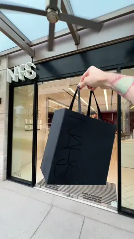Nars, I love youuuu! 🖤 @NARS Cosmetics #boomkackmua #nars #narscosmetics #houstontx #houstonmua 