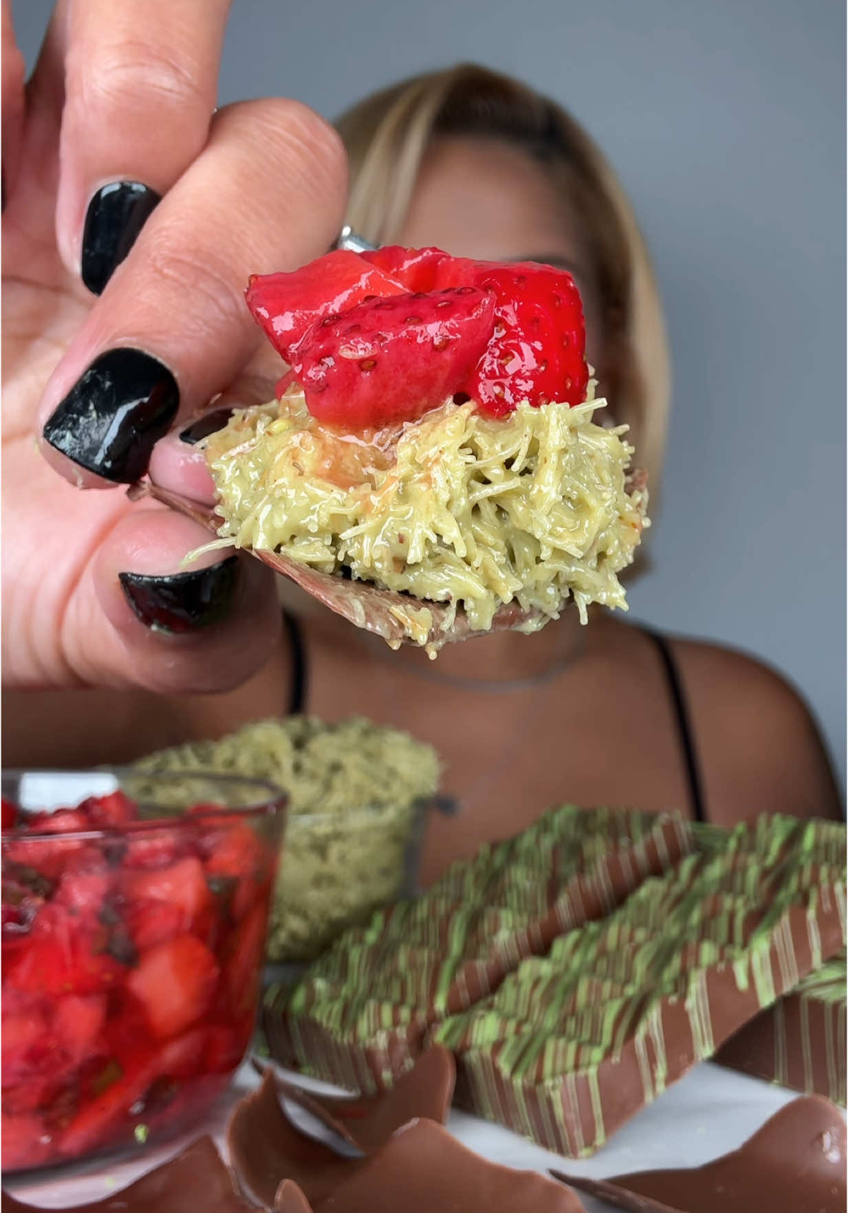 Dubai chocolate strawberry dip & Dubai chocolate bars ❤️ #dubaichocolate #mukbang #asmreating #creatorsearchinsights #Foodie #foodtiktok #fyp #fypシ #foryourpage #fypage #trending #viral 