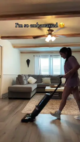It will run 30 mins of cleaning time once charged .. girl this thing is a must have #eureka #eurekamopvac #tiktokshoplabordaysale #tiktokshopcreatorpicks #falldealsforyou 
