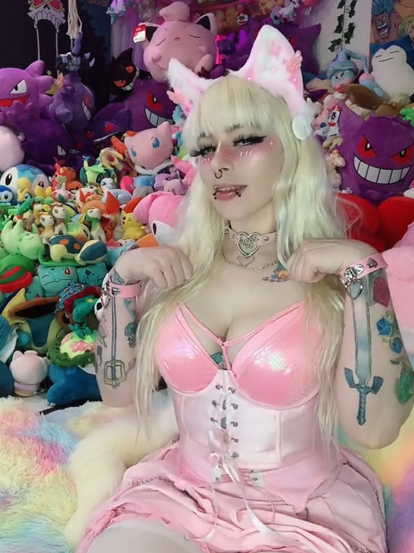 which grass pokemon is your favorite? . . . . . . #gengarplushiepile #pokemon #egirl #onepie #catgirl 