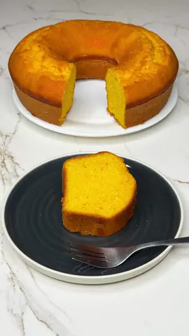 Bizcocho de zanahoria. Con amor y sabor casero, muy fácil de hacer, con pocos ingredientes y es una delicia.  La receta paso a paso y con todos los detalles está disponible en mi canal de YouTube tazi_oficial el enlace está en mi perfil suscríbete si aún no lo has hecho para que no te pierdas ninguna receta nueva.  • • • #viral #tik_tok #fyp #recetas #bizcocho 