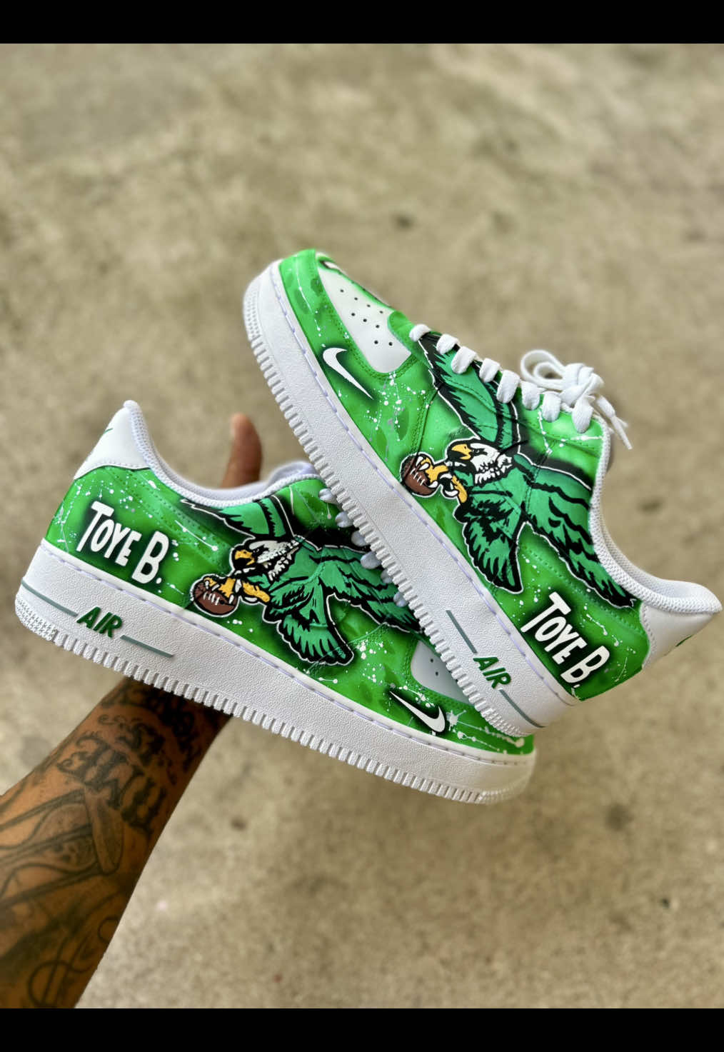 Exclusive Philadelphia Eagles🦅 ‘86-96 Logo 🔥🔥Yeah These Hard 💪🏽 Ima Beast Maan! Tag all yall @Philadelphia Eagles Fans Tell Em Come Fw Joc 🤘🏽 #kingjockustomz #customaf1 #fyp #artistsoftiktok #eagles 