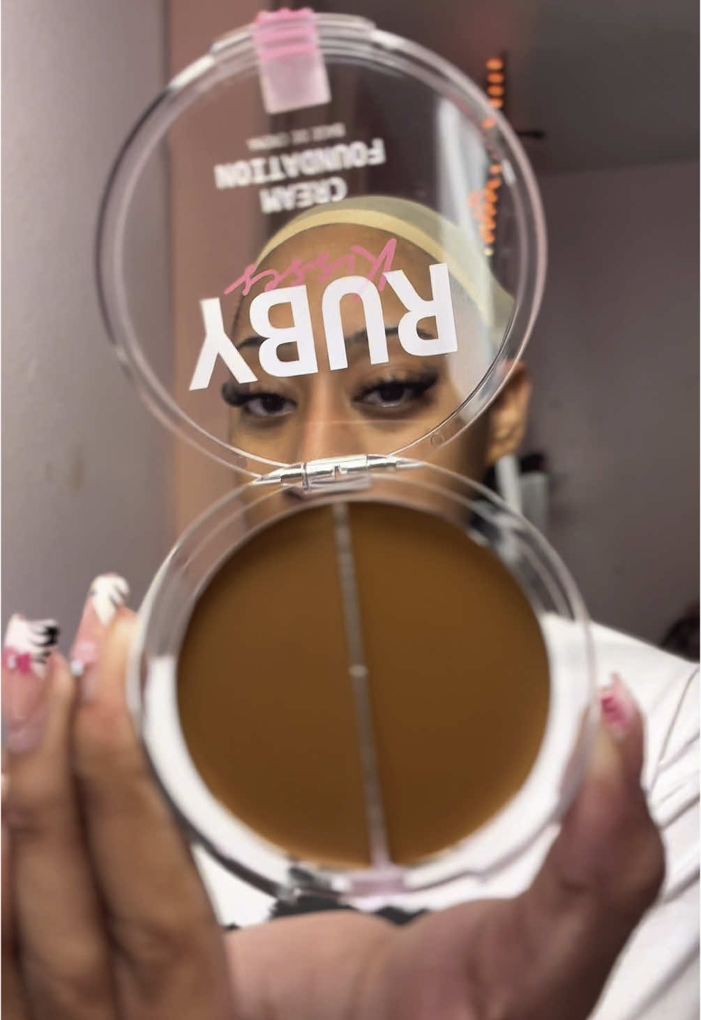 @Ruby Kisses cream foundation + wig lace brush 👌🏽💯