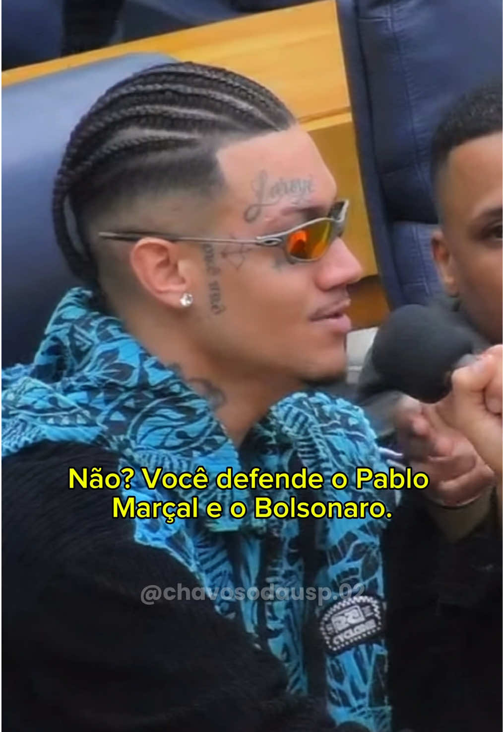 Bolsonarista dizendo que não defende criminoso 🤣