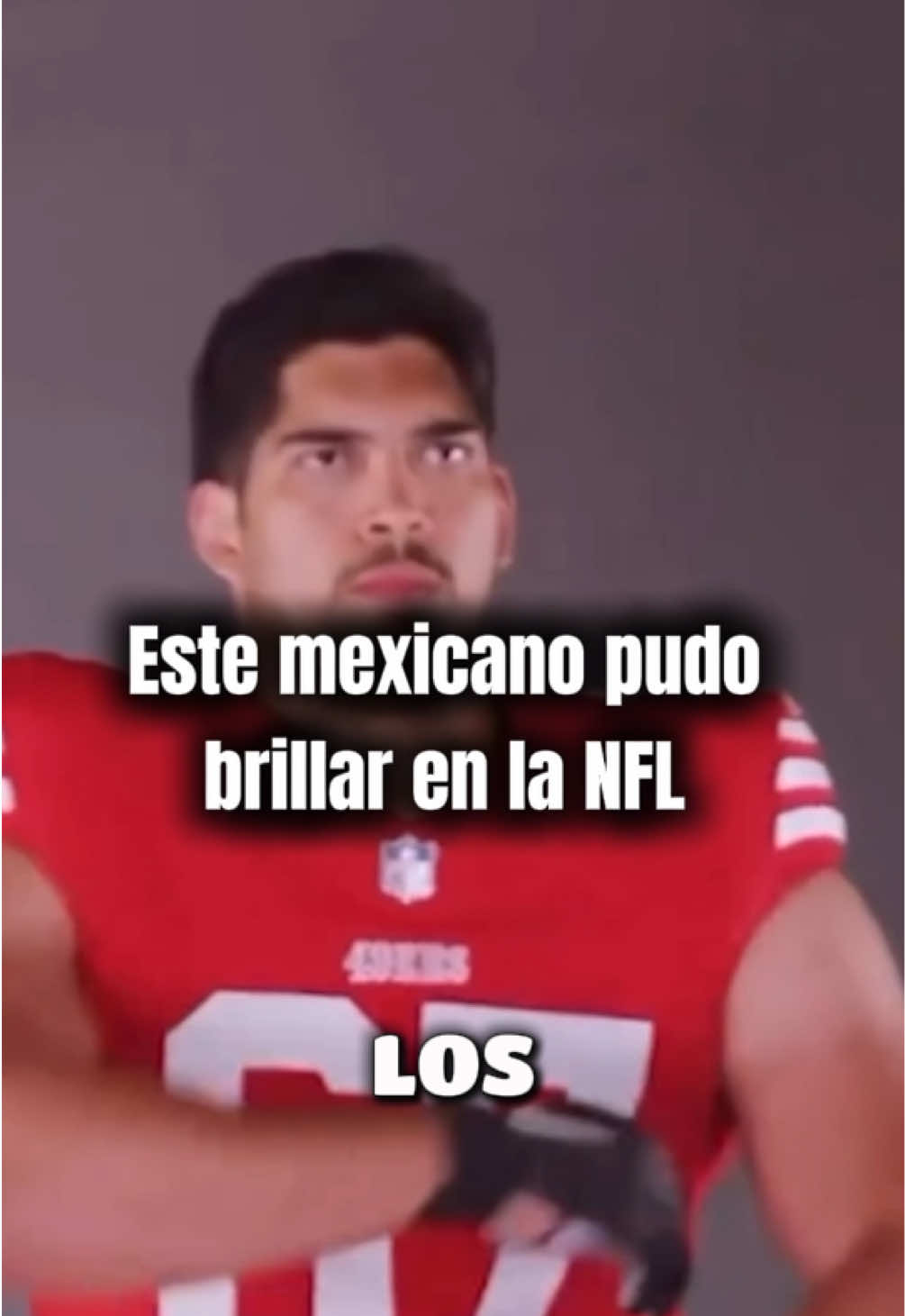 😱 Este mexicano pudo brillar con los 49ers… pero acaba de recibir un golpe durísimo a su carrera. 😱 Isaac Alarcón fue suspendido seis partidos por la NFL.   🇲🇽 Alarcón había hecho historia al entrar al roster de 53 de San Francisco, algo que ningún mexicano había logrado. Ahora su futuro está en duda con San Francisco. ¿Crees que Isaac Alarcón logre recuperarse y consolidarse en la NFL después de esto? #nfl #TikTokDeportes #isaacalarcon #49ers #nflmexico 