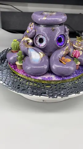 Makers choice live this morning. A custom color made from scrap clay bits and gold craft foil. Tell me what you think. #octopus #jar #makerschoice #supurrvisor #🐈‍⬛      