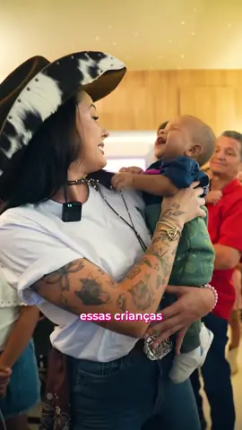 Com um vídeo desses, até faltam palavras para por na legenda, pois o vídeo já diz por si só! Ana Flávia, seu coração é disparado um dos mais lindos e puros que nós conhecemos!🥹🤍 @Boiadeira  #anacastela #anaflaviacastela #foryou #fyp #criança 