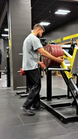 Always there to help 🫡 #gym #strength #challenge #viral @Karim 
