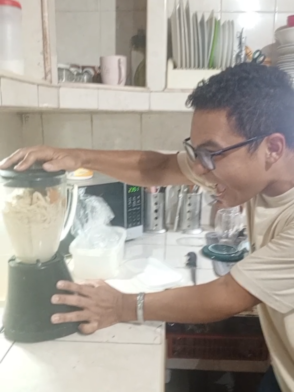 cocinando con Johan, hoy: hotdog perro caliente galleta licuada #paratiiiiiiiiiiiiiiiiiiiiiiiiiiiiiii #fypシ゚ #fyp #foryou #humor 
