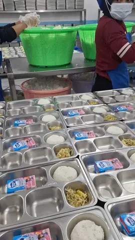 mengejar waktu target distribusi #SPPGPamokolan #DapurSehatSR2 #BadanGiziNasional #MenuBergizi #GiziSeimbang #GenerasiSehat #AnakSekolahHebat #MakanBergizi #GiziUntukPrestasi #MakanSehatSetiapHari #SehatBersama #MakanEnakMakanSehat #ProgramGizi #CegahStunting #GiziUntukNegeri #MerdekaDariStunting #DapurGizi #AnakSehatAnakHebat #MakananBergizi #sekolahsehat 