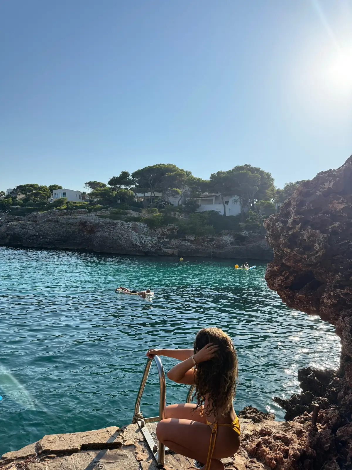 oh to be swimming in a beach in Majorca with my bf 🇪🇸