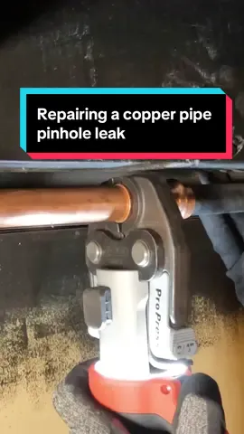 Repairing a pinhole leak in a copper pipe 💦 #plumbing #plumber #asmr #DIY #foryou 