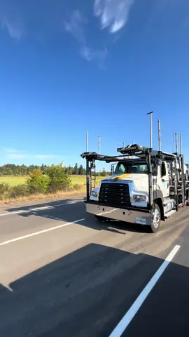 Just me taking rollers off my dad on the freeway 🤷🏻
