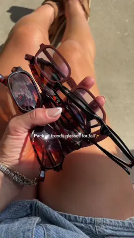 Cute chic sunglassss that are affordable and easy to throw in all your purses !! #sunglasses #chic #fallfashion #tiktokshoplabordaysale 