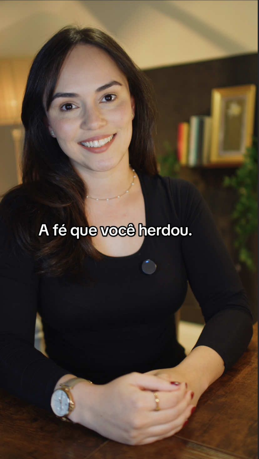 Este vídeo é sobre o peso da fé herdada e o processo de reconstrução que começa quando você percebe que pode escolher o que fica e o que precisa ir embora. Não por revolta, mas por liberdade. #reflexão #fyp #liberdade #fé #questione 