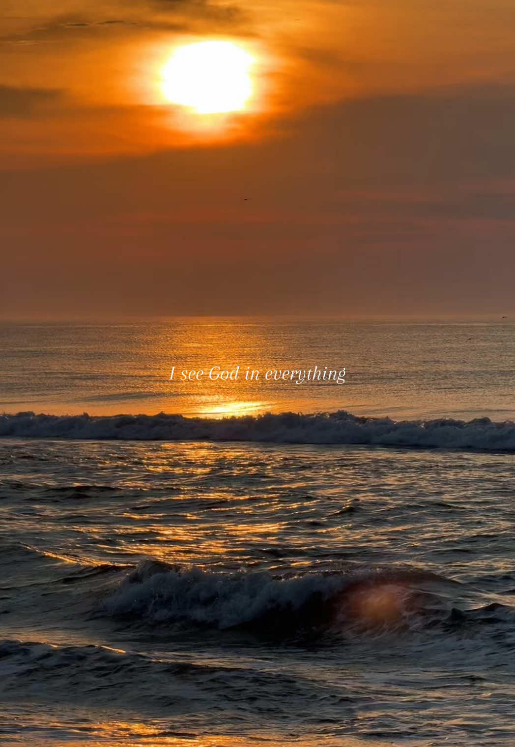 He is everywhere 🤍 #sunset #iseegodineverything #godisgood #godinnature #nature #godlovesyou #sunrise #naturelover 