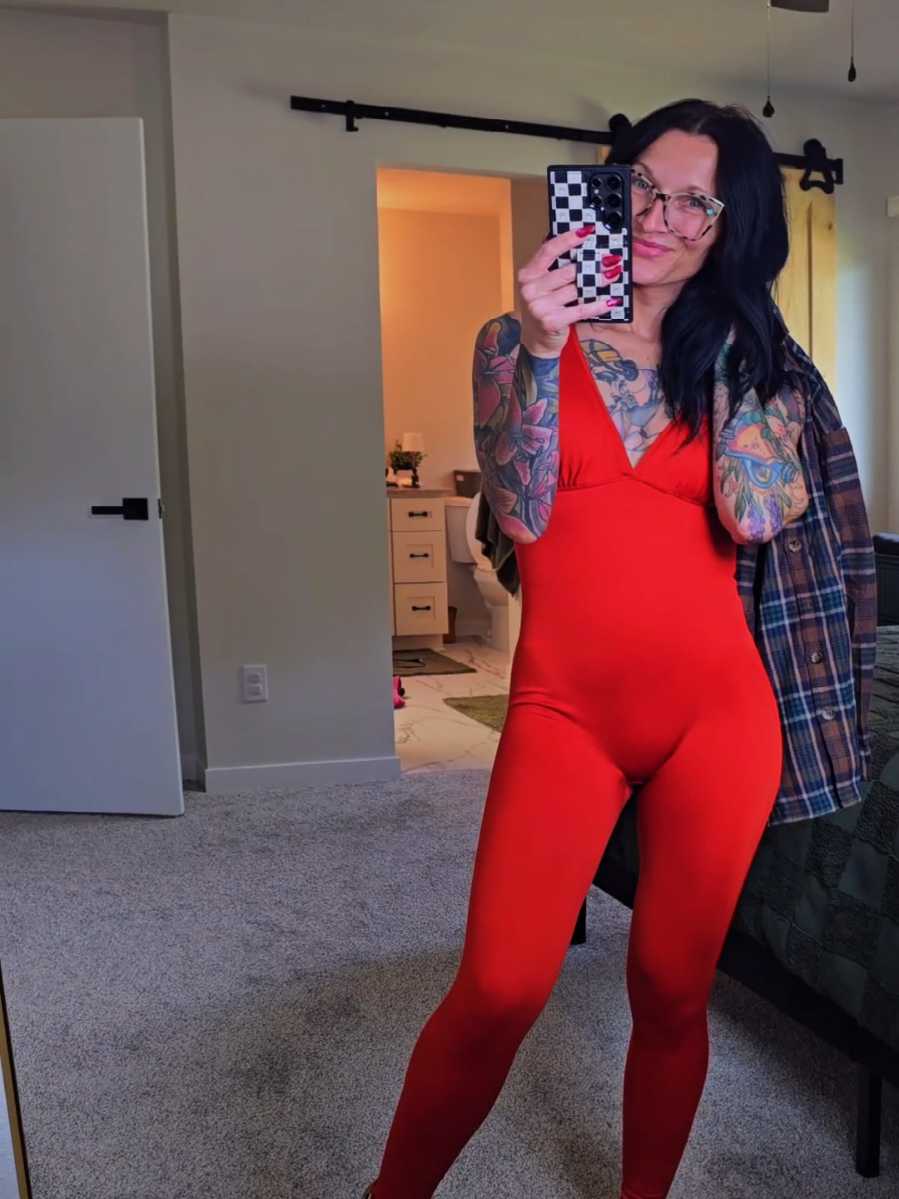 I feel like I look so silly wearing a jumpsuit as is but throw in a cardigan or a vest and I love it!!😍 This one is padded and fits like a glove! Wearing a size small *for reference I am 5'2 115lbs*