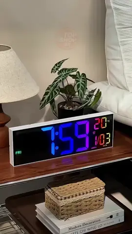 ✨ Transforme seu quarto com estilo e praticidade! O Relógio Digital de Mesa exibe horas com números grandes e claros, possui alarme confiável, temperatura ambiente e design moderno que combina com qualquer ambiente. Ideal para quem busca organização e decoração em um só produto! #RelogioDigital #DecoraçãoDeCasa #AlarmeInteligente #CasaOrganizada #PromoTikTok