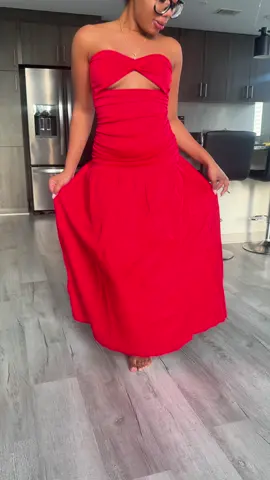 Such a beautiful dress on @Karma ! That color on her skin whew ❤️❤️💋💋