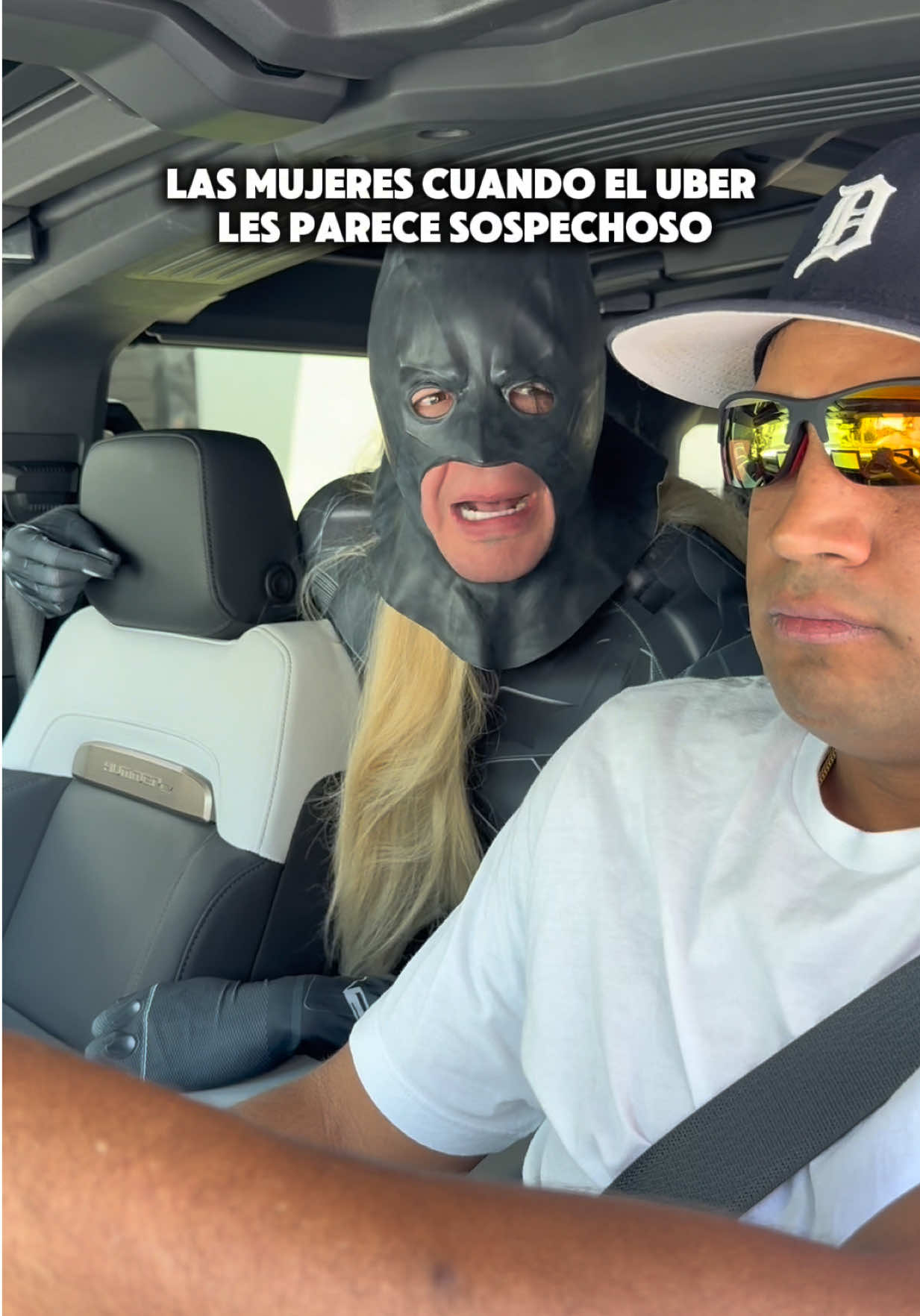 - Cuéntenme ustedes qué es lo más loco que hicieron en un Uber o taxi porque les generaba desconfianza.  @injuryhubofficial 