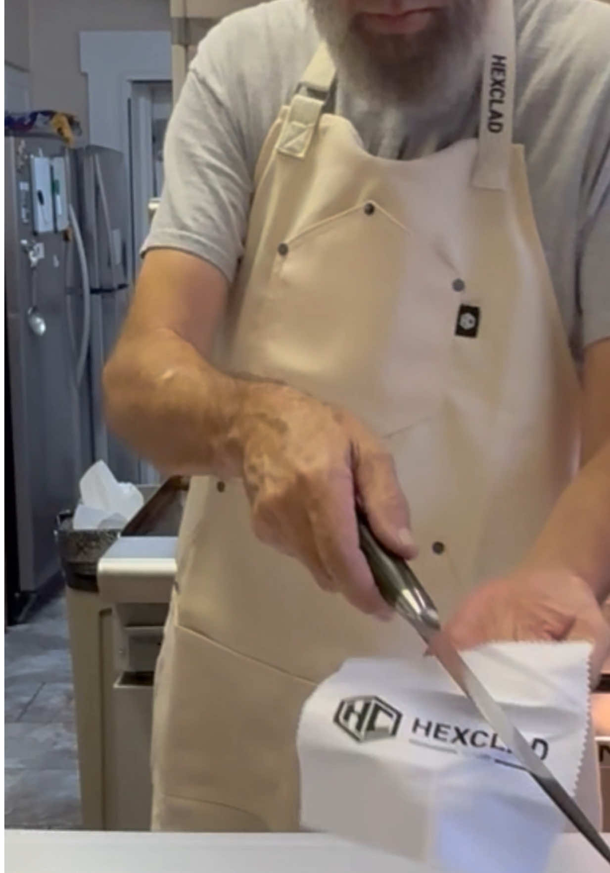 Busy back to school nights need quick, easy meals. @HexClad’s cookware makes pasta night a stress free win. #oldscoolkevmo #sororitychef #ad #hexclad 