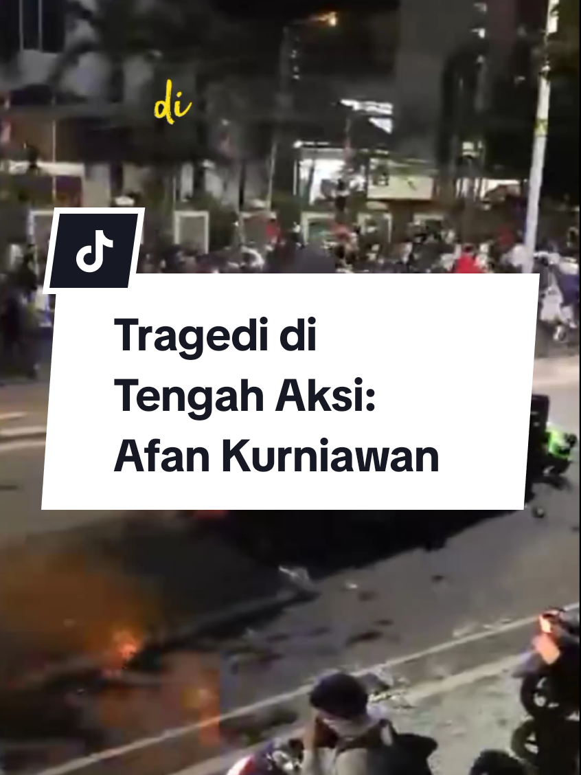 “Di jalanan, rakyat bersuara… tapi justru nyawa yang hilang. Afan Kurniawan, pengemudi ojol, tewas terlindas rantis Brimob saat demo di DPR. Bukan provokator… bukan perusuh… hanya rakyat kecil yang lagi cari nafkah. Sampai kapan luka ini jadi cerita yang berulang? #TragediDPR #IndonesiaBerduka #Demo #polisipembunuh #ojol 
