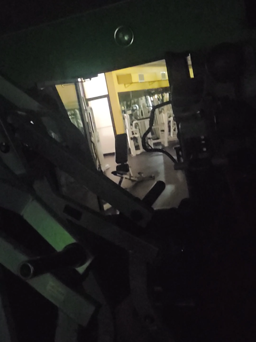They eventually kicked us out...  #gym #GymTok #gymmotivation #itsasylum #Fitness 