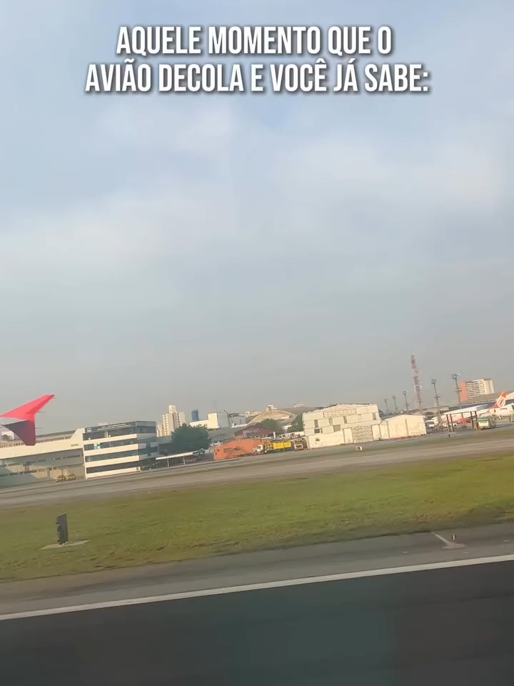 Esse é o segredo da felicidade! Quem concorda? ✈️ Se dormiu muito, é porque a viagem não valeu a pena! Manda para quem vai viajar o mundo com você! 🌏❤️ #viajando #viagemtiktok #amoviajar #dicadeviagem