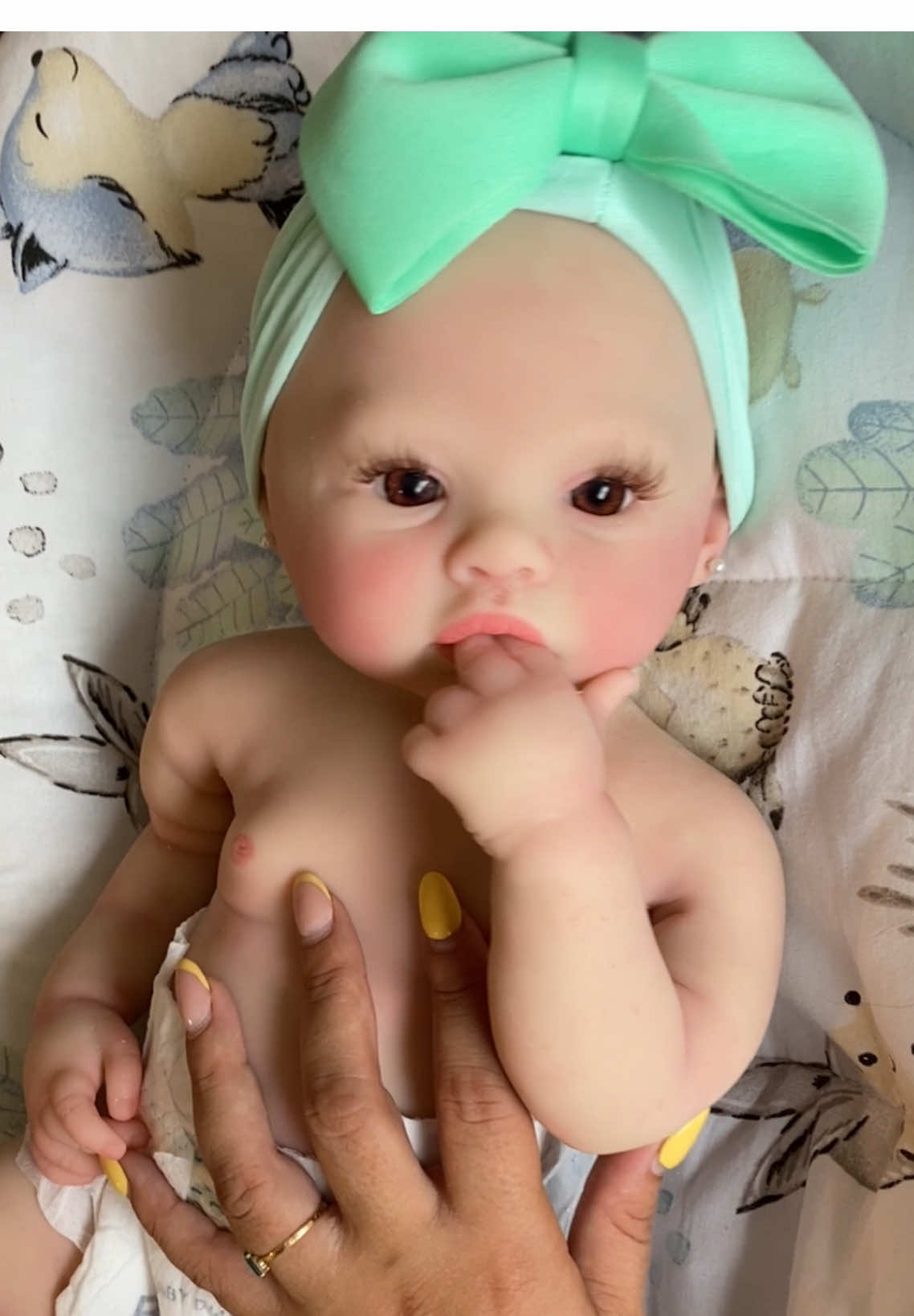 Esta Preciosa bebé busca mama 🐣