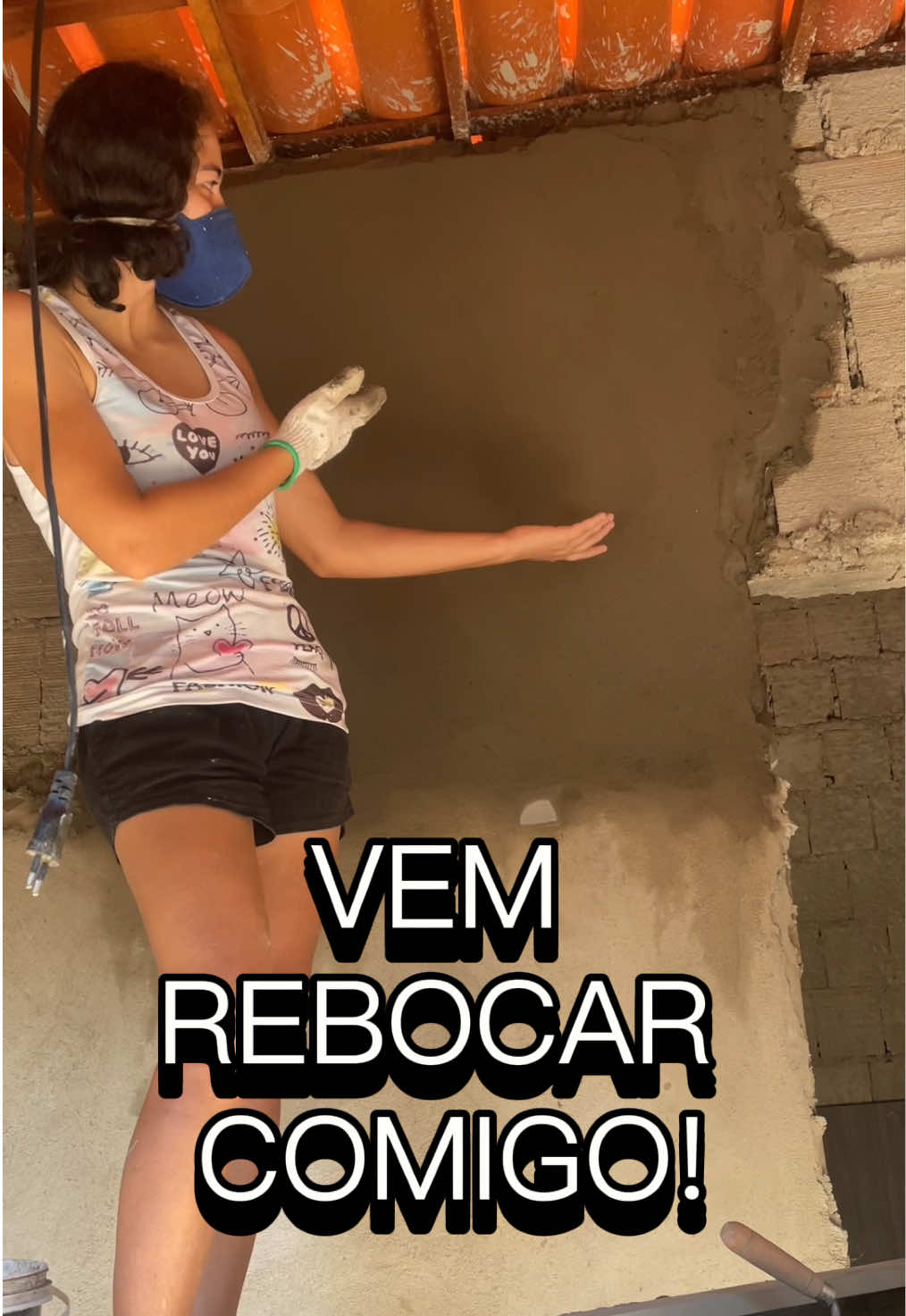 Pedreira?? Só da minha obra🤣 Mas no final fica lisinho, pode confiar 👩‍🔧✨ #PedreiraDaObra #MãoNaMassa #reboco 