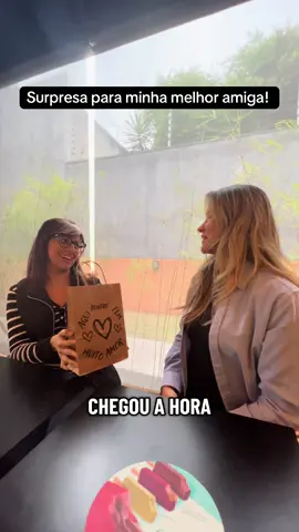 Não sei como consegui guardar esse segredo dela… mas eu queria contar de uma forma especial! No dia em que descobri, queria ligar para ela na mesma hora, mas consegui segurar para contar pessoalmente e fazer essa supresa! #amiga #gravidez #maternidade #mae #fyppppppppppppppppppppppp 