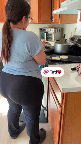 Orgullosa de mi hija ya asta tortillas puede aser estudia trabaja #tati #Yamiletguzman #sumer #cocina 