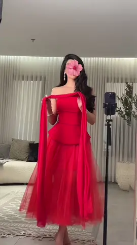 رقم الفستان : 4433 ، #حسينة #فساتين_سهرة 