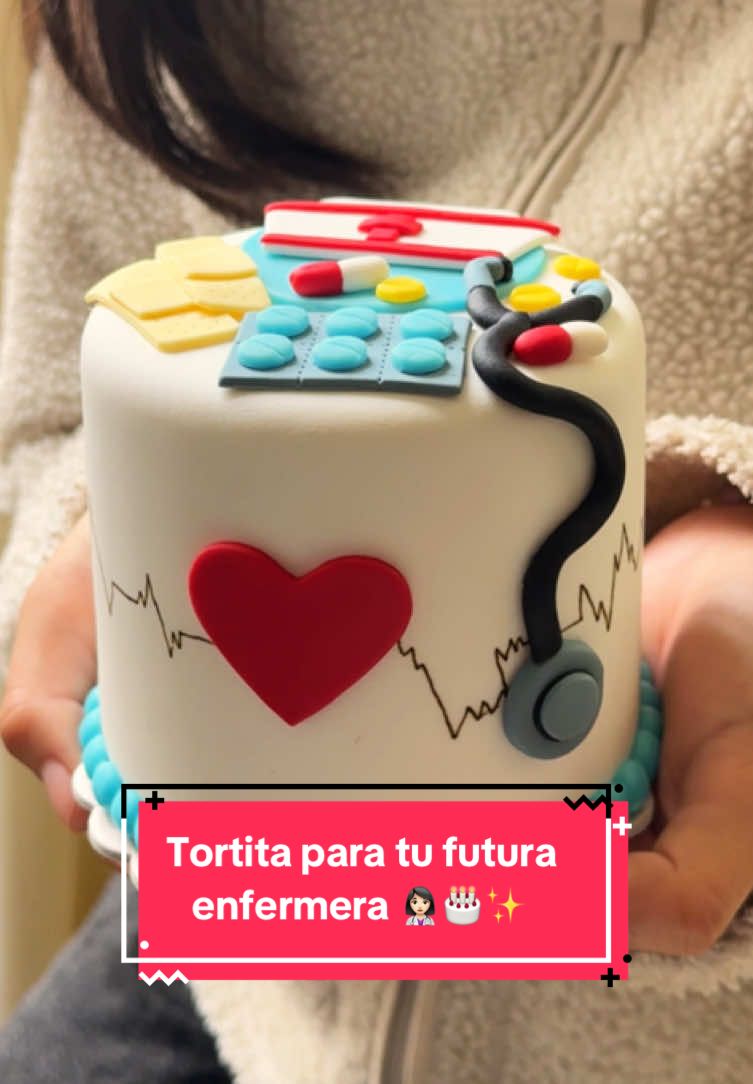 Celebra a tu futura enfermera con una torta tematizada. 🎂💙📚 ——— Envíos delivery a todo Lima Metropolitana y Callao (Lun-Dom). 🛵📍 Para cualquier pedido escríbenos a nuestro número +51 905471636 🎁 #tortaspersonalizadas #pasteleria #pasteleriacreativa #tortasdecoradas #diadelaenfermera 