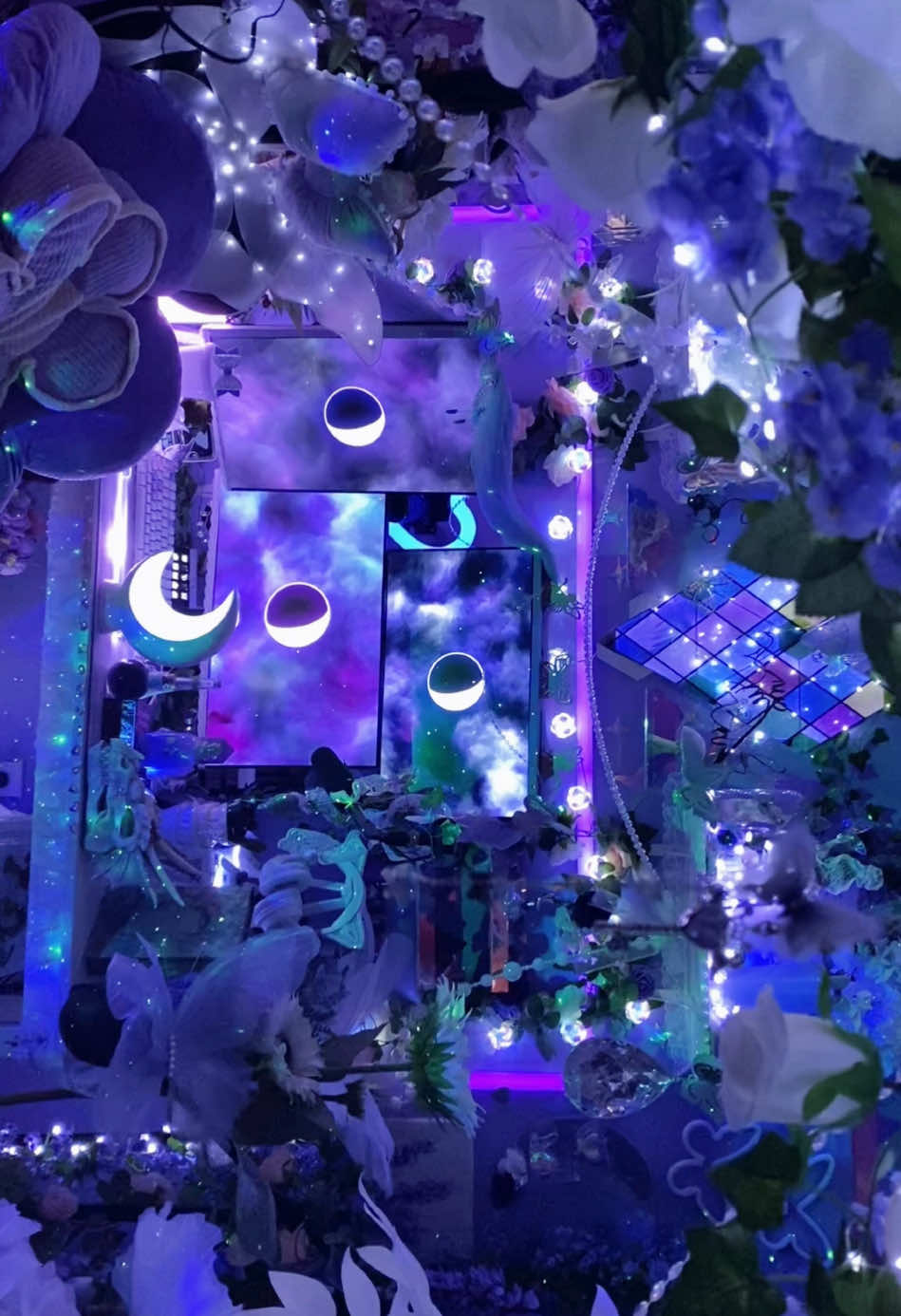 Under the starry sky, deep purples 🌌  My gaming room and desk setup in shades of lavender purples, greens, pastels and pinks with en enchanted, cozy vibe. #room #RoomTour #pcgaming #pcsetup #pcgamingsetup #roomdecor #roominspo #inspo #aesthetic #GamingSetup #gaming #tech #desksetup #desk #cozy #cozyvibes #decor #decoration #fantasy