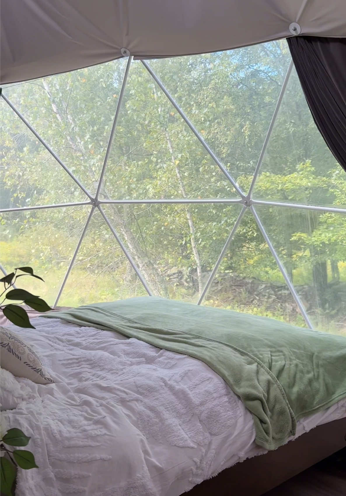 Unplugged, recharged, and surrounded by beauty. Monticello domes = ultimate weekend vibe 🏕✨ @Unique Escapes  #weekendgetaway #nycgetaway #friendstrip 