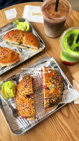went to @beigelcologne for strawberry banana matcha & pastrami bagel 🍓🍌🍵 + visited the vegan cafe Vevi Cafe for a matcha affogato 🤯 #colognegermany #germanytravel 