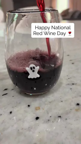 Today is one of my favorite days 🍷🍷 Happy National Red Wine Day!  There is something about a cool fall evening (we’re not there yet) and a good glass of red wine!  #nationalredwineday #redredwine #redwine #redwinelover 