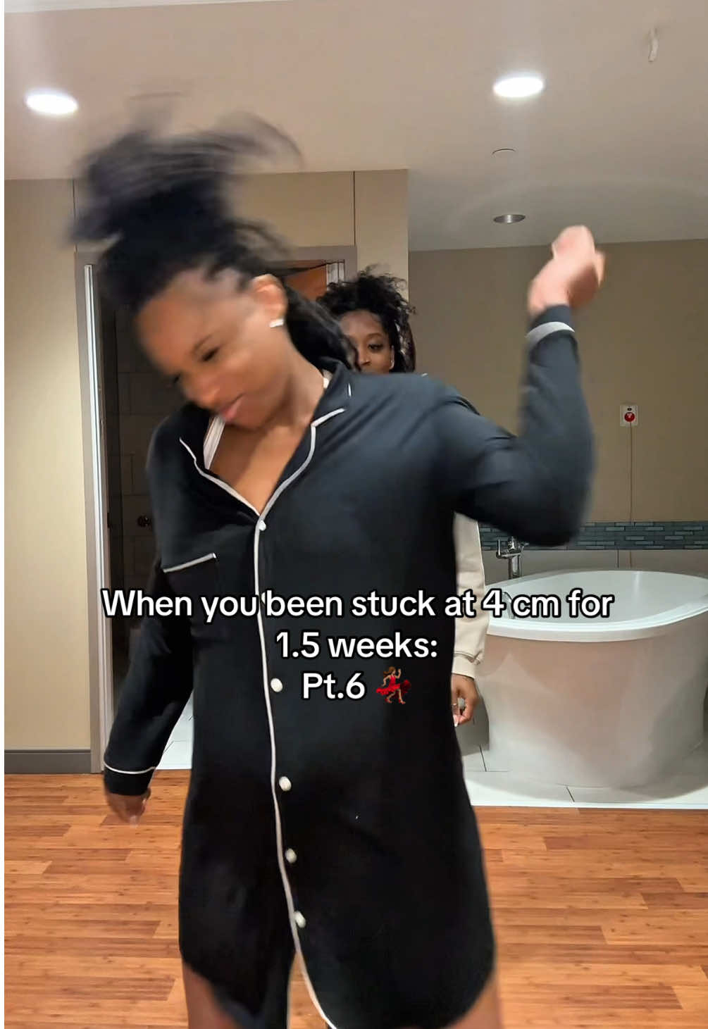 After breaking my water this jump started my contractions almost immediately 😮‍💨 of course my sisters are here for the Labor party! Excited to add another girl to the crew @Bri @🫶🏽 💖💖💖 #8cmdilated #MomsofTikTok #laboranddelivery #LeftRightChallenge #girlmom #dancingpregnant #laborprep #pregnantsisters #girlmoms 