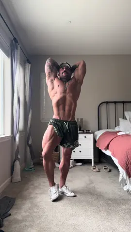 Whoever made this Mash up needs to be oiled down immediately 😭🙏🏽 #sleeptoken #Fitness #weightlifting #posing 