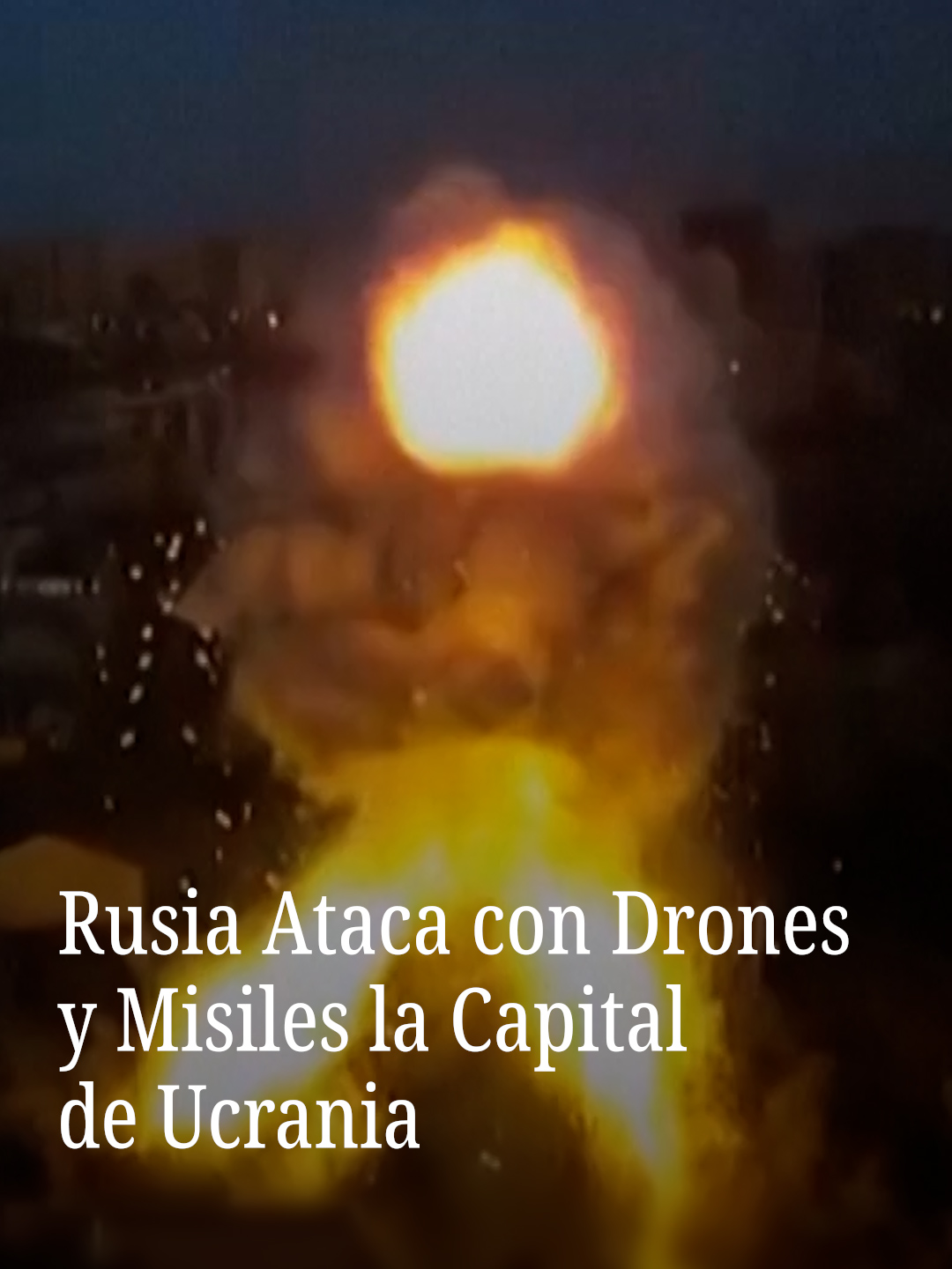 Drones y misiles rusos cayeron sobre Kiev, la capital de Ucrania, causando destrucción en diferentes inmuebles de la ciudad, incluyendo un edificio de la Unión Europea y una estación de trenes. El ataque mató al menos a 15 personas, incluyendo a cuatro niños, y dejó a 38 heridos. #Guerra #Ucrania #Kiev #ataqueruso