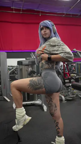 in the awkward stage of a cut where I feel like I’m not growing but also starting to see slightly better definition and scale go down :v  #fyp #foryourpage #gymgirl #legday #motivation 