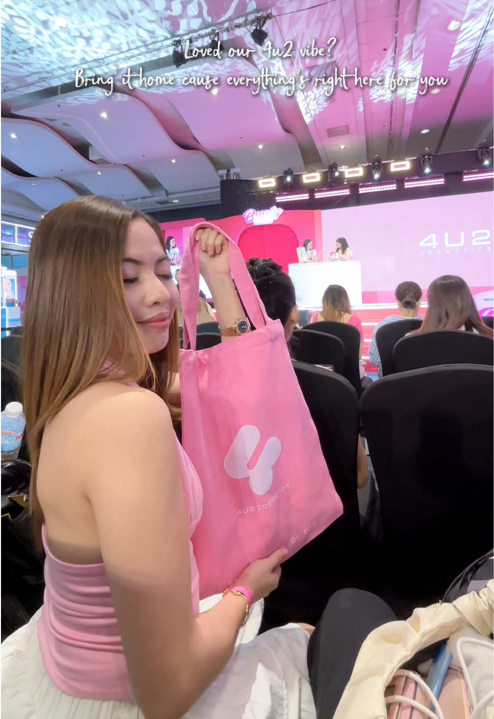 Fell in love with 4U2 Cosmetics🫶✨ You can try it too at Watsons Beautycon (Aug 28–31) 💕 And yesss, they even have a mirror for your cute OOTDs ✨ #ForMeAnd4U2 #4u2cosmetics #4u2cosmeticsph #4u2 #watsonsbeautycon2025 