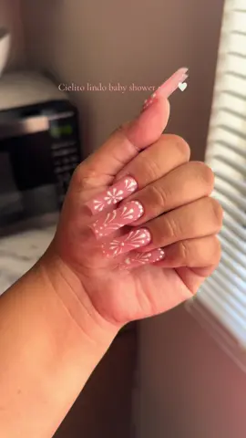 Wouldn’t have anyone else to do my baby shower nails 🫶🏼 @baddiieebnails #fyp #foryoupage #babyshower #cielitolindo 